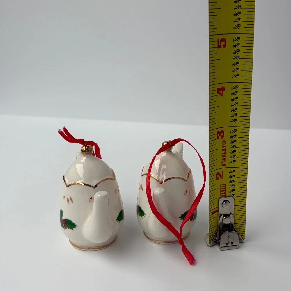 VTG Tea Pots Christmas Ornaments Holly Ivory Ceramic Porcelain‎ Set of 2